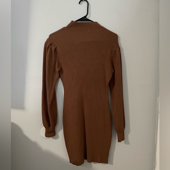 Dress - Picture 4 of 4